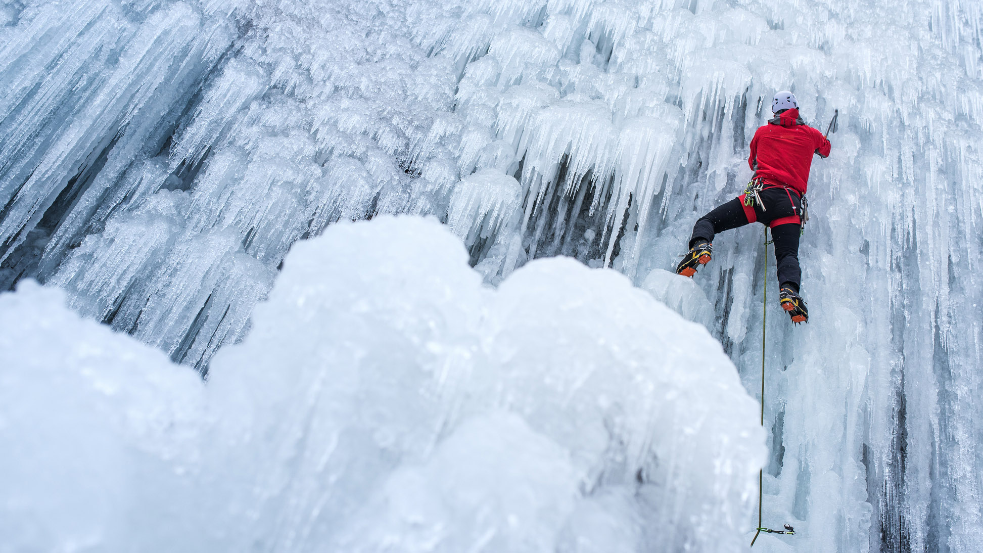 cómo usar un piolet: escalada en hielo
