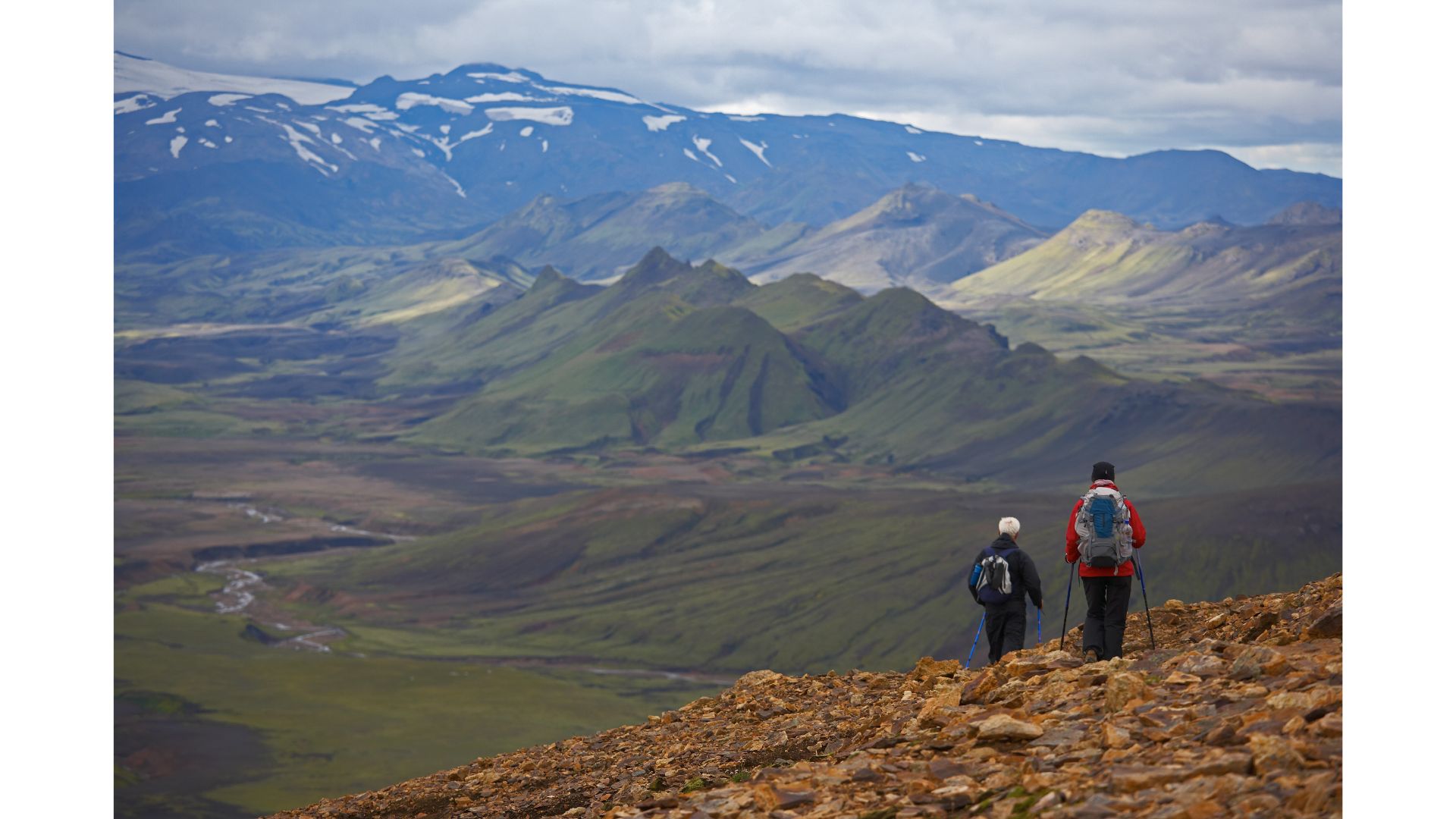 Excursionistas en Islandia