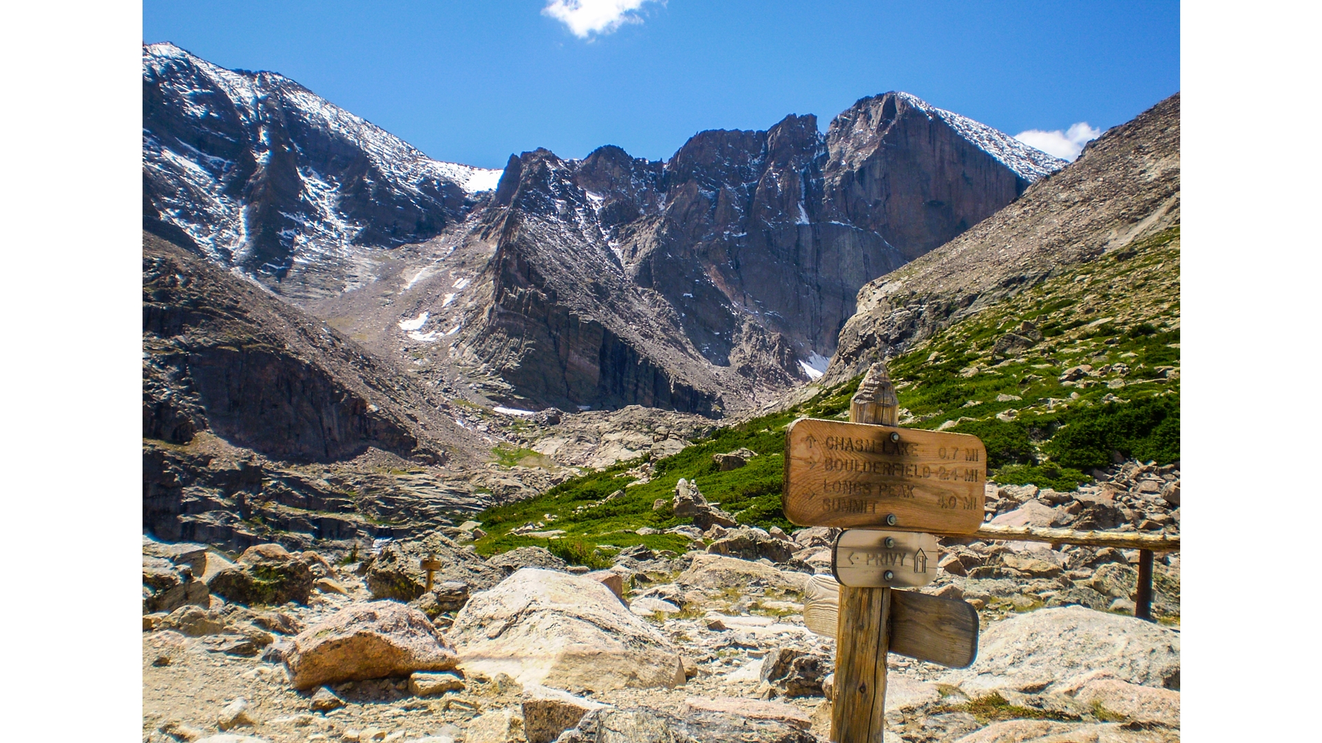 Longs Peak en el Parque Nacional de las Montañas Rocosas de Colorado en un día de verano
