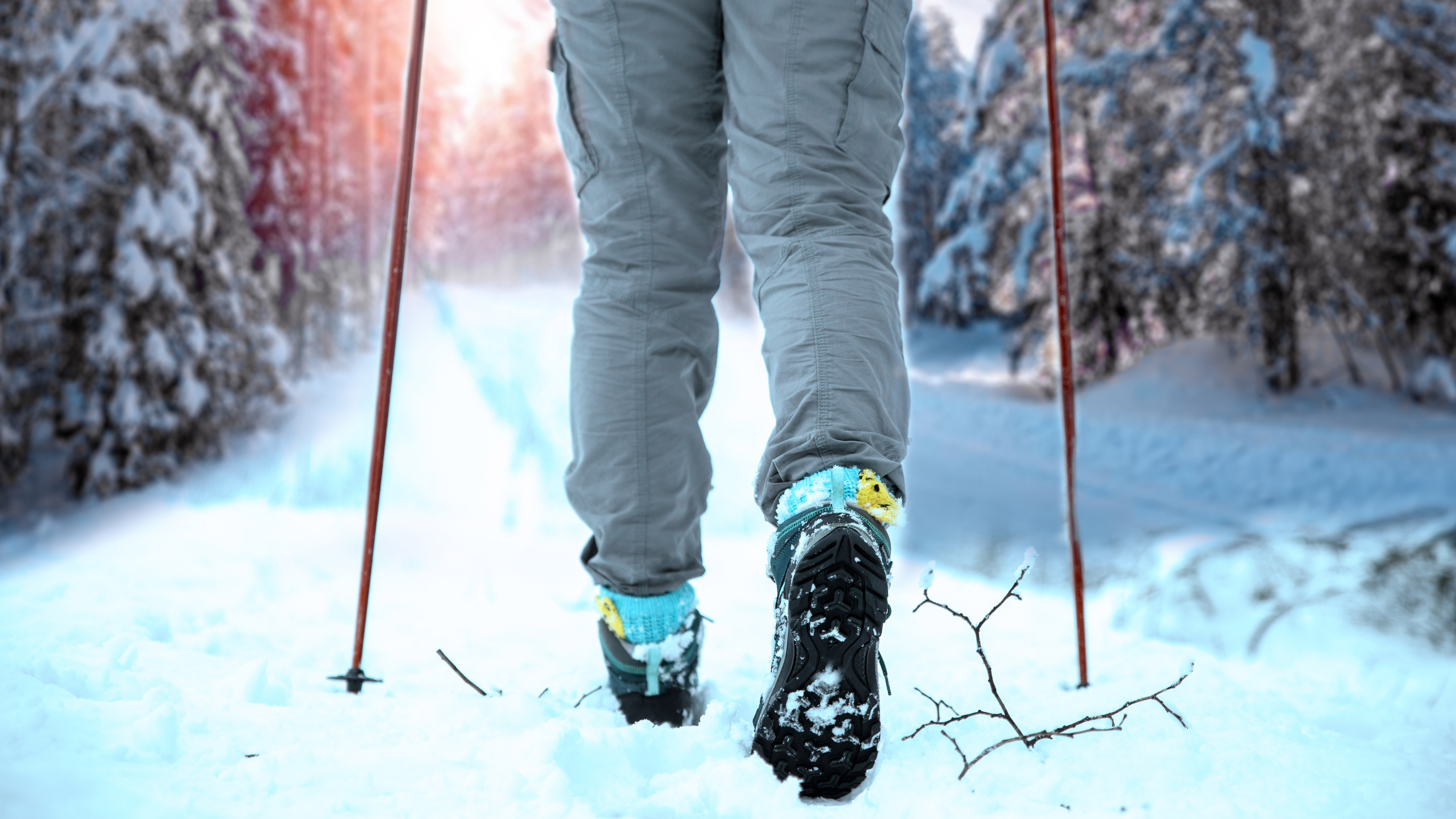 Reunir Menos que asistente Cómo impermeabilizar botas de montaña: cómo mantener los pies secos€€ -  outder