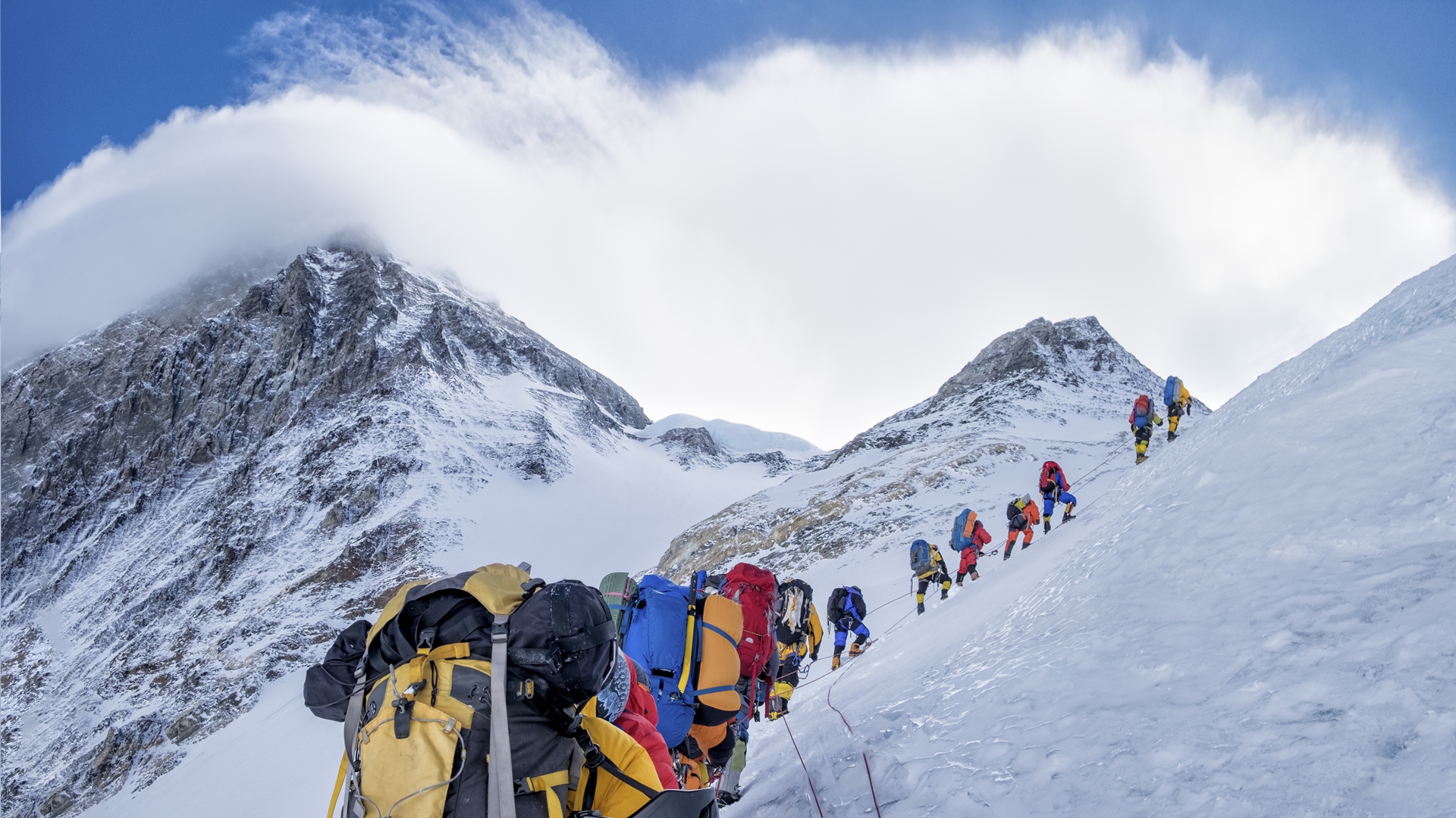 Una expedición sube al monte Everest