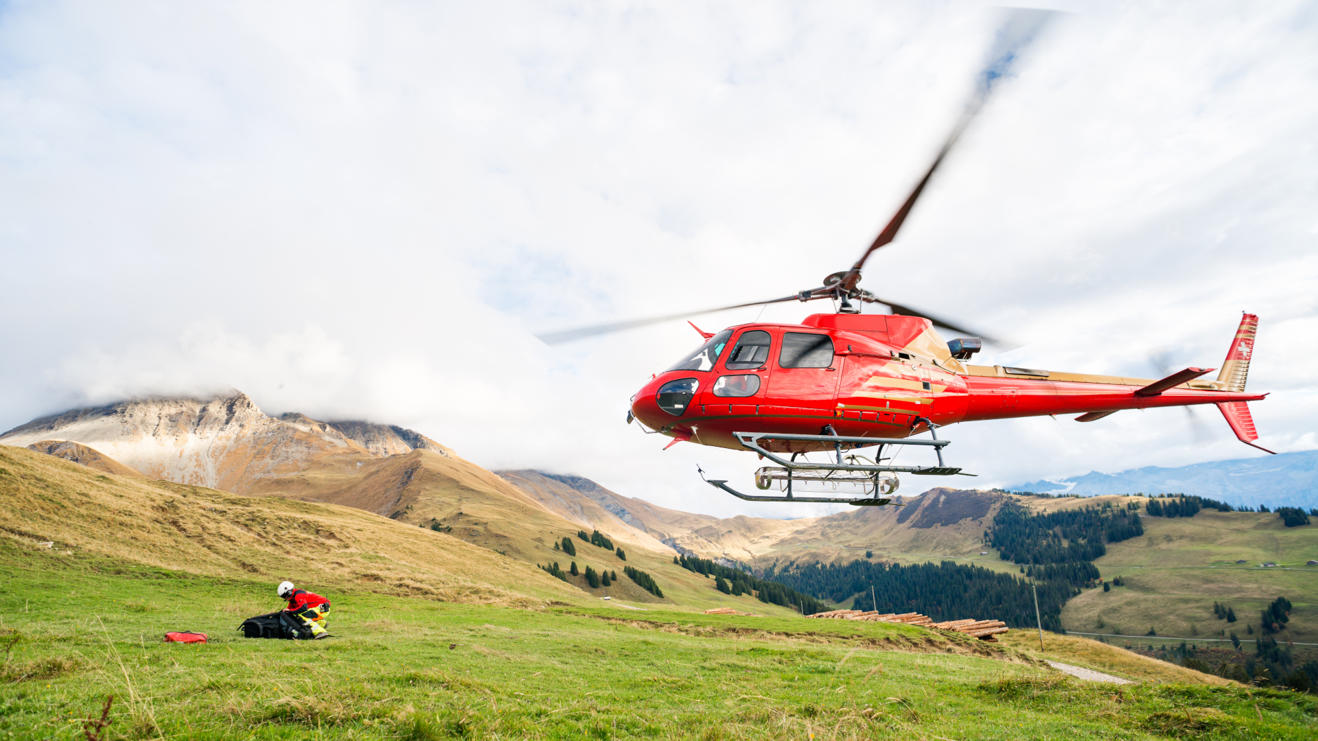 Un helicóptero de rescate en los Alpes