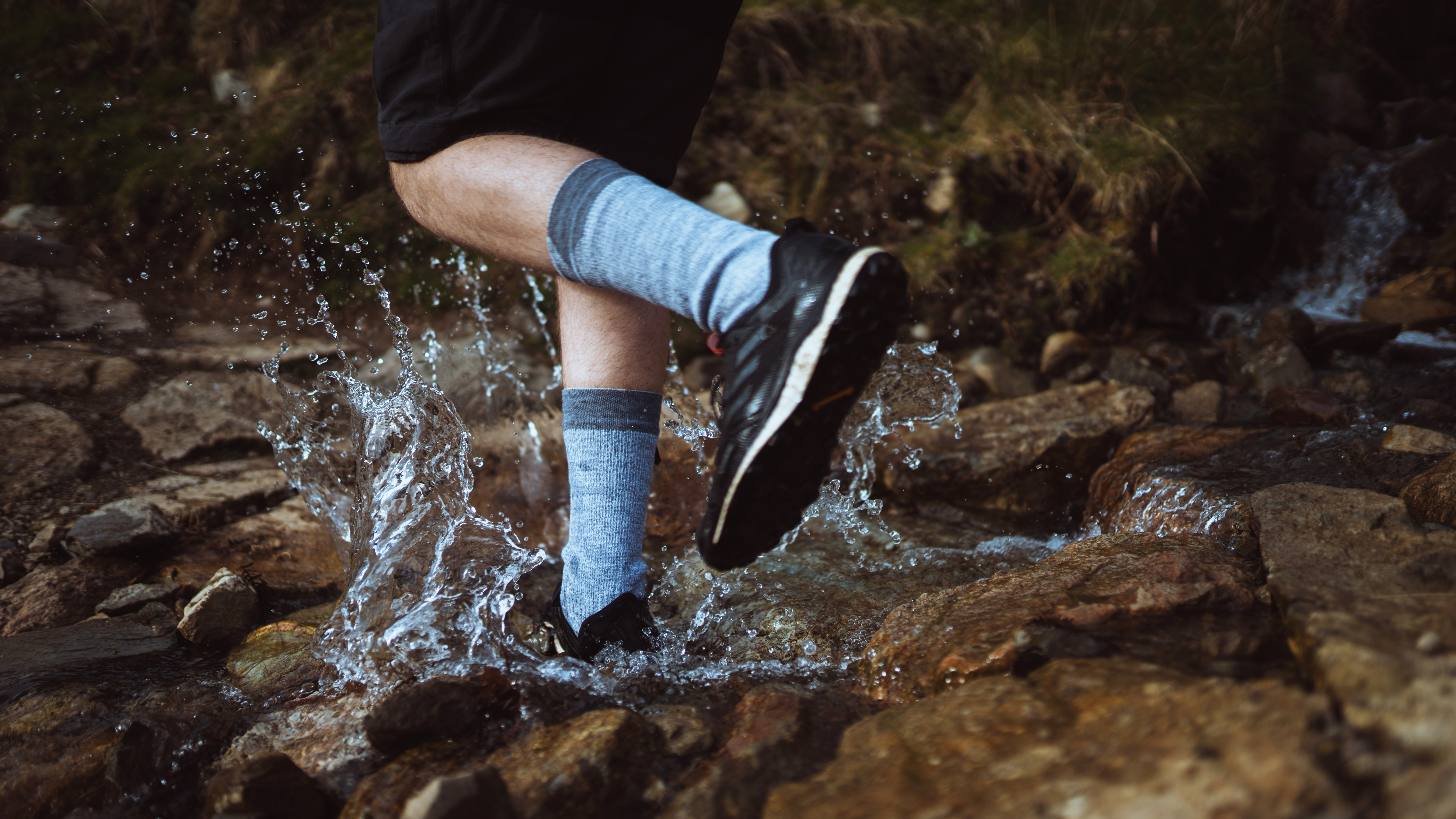 Los efectos de los calcetines mojados pueden arruinar una caminata o una caminata.