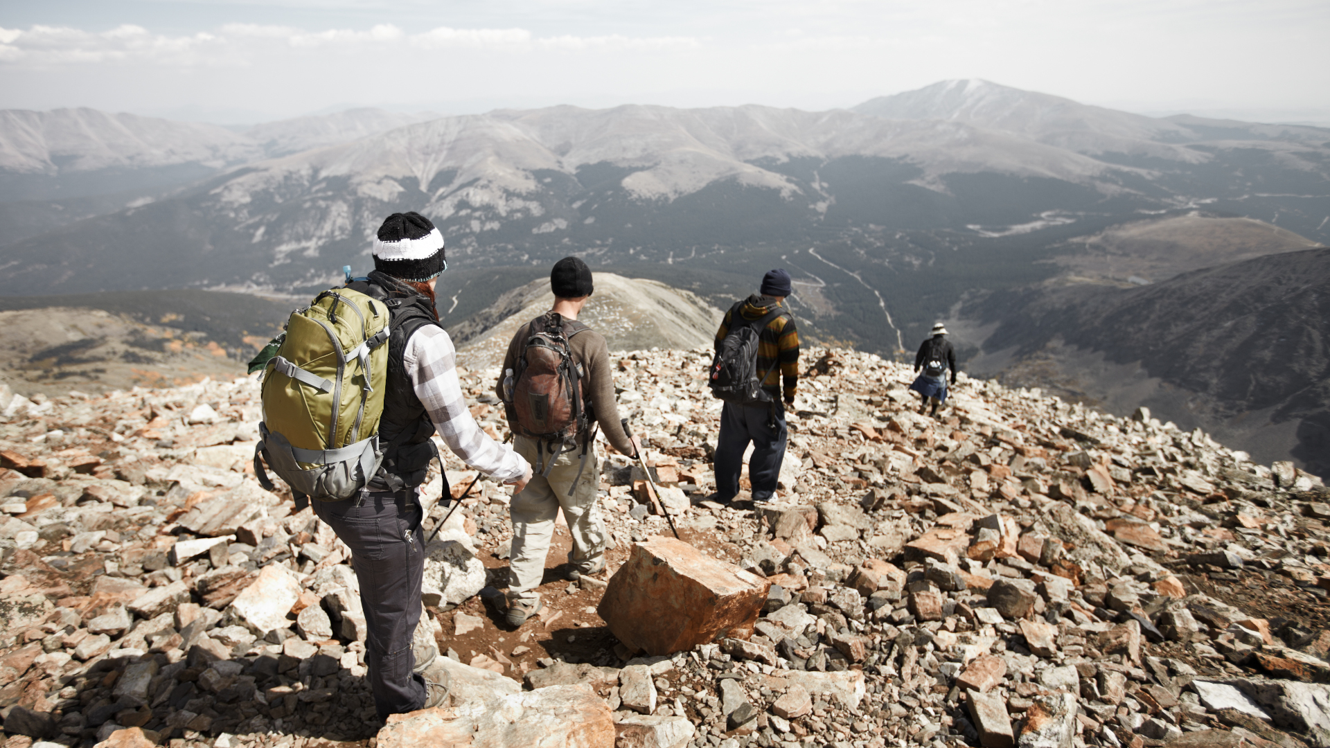 Excursionistas en Quandary Peak en Colorado