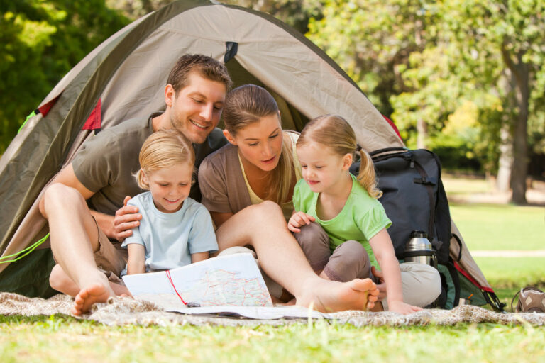 Acampar con niños: cómo pasar unas vacaciones de camping en familia sin estrés