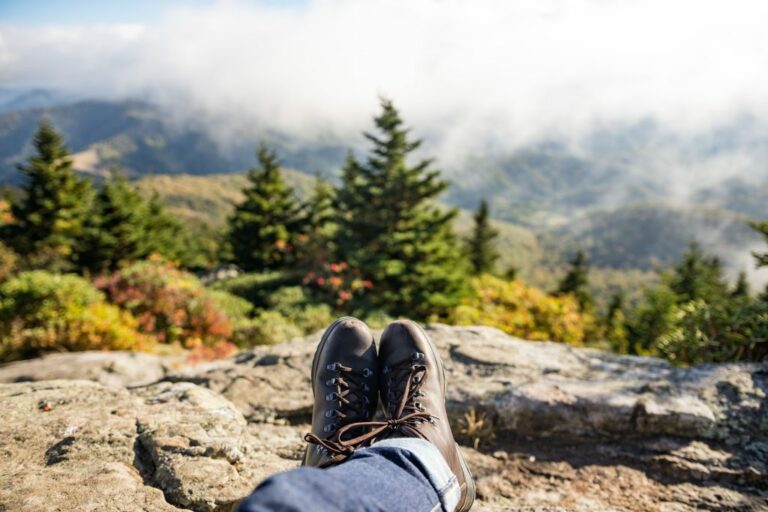 Cómo impermeabilizar botas de montaña: cómo mantener los pies secos€€