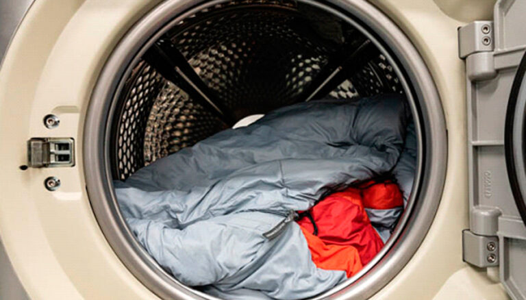 ¿Cómo lavar un saco de dormir en la lavadora?