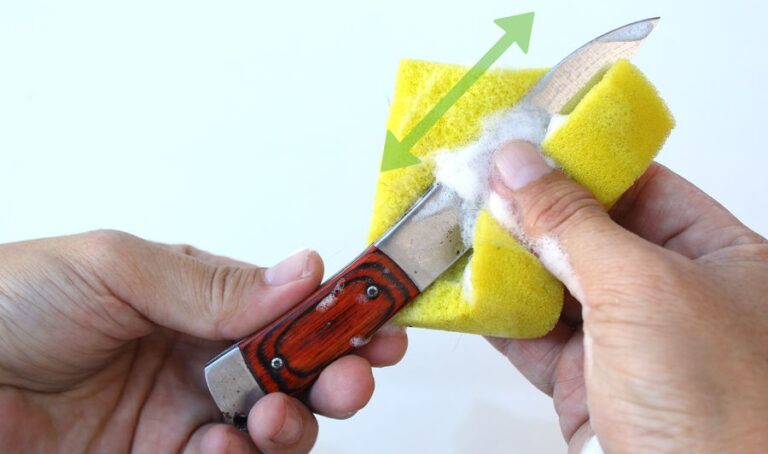 Cómo limpiar una navaja: mantenga su hoja brillante y funcionando