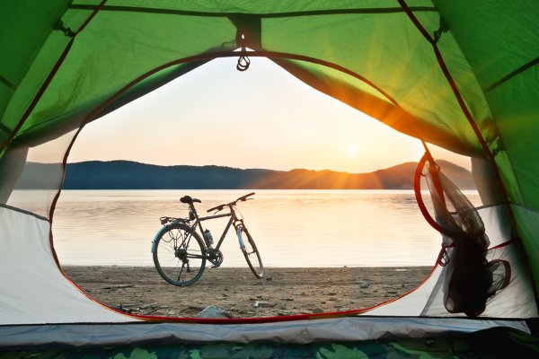 Cómo mantenerse fresco mientras acampa: 10 consejos para combatir el calor al acampar en verano