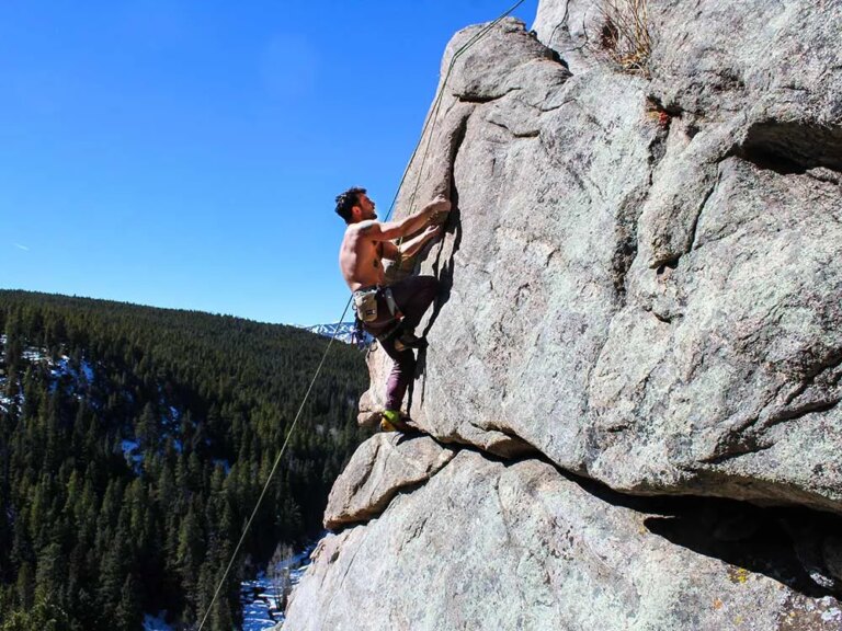 ¿Es peligrosa la escalada en roca?  Los riesgos y cómo reducirlos€
€