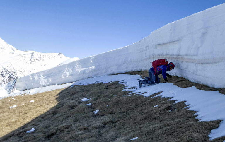 Seguridad en avalanchas: una introducción a los riesgos y señales de advertencia de los deslizamientos de nieve