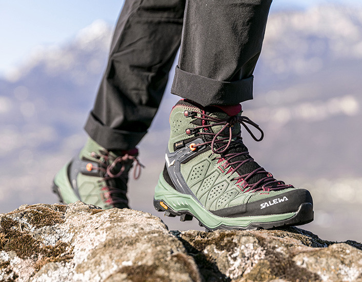 Zapatos para caminar vs botas de montaña: ¿cuál es el adecuado para ti?