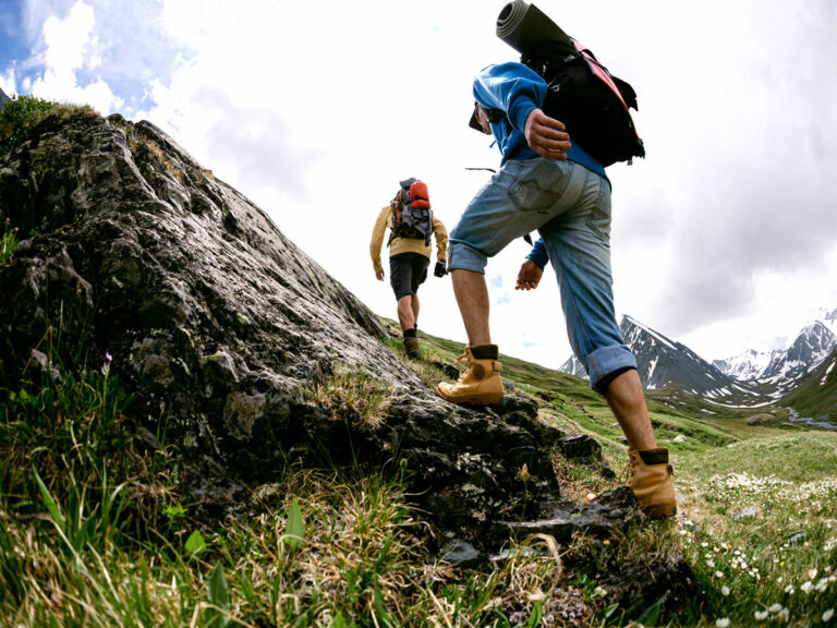 Cómo impermeabilizar botas de montaña: cómo mantener los pies secos.